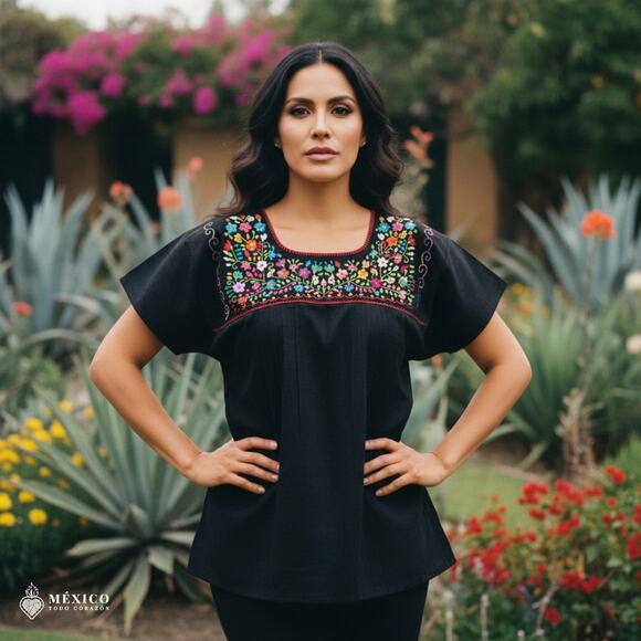 Mexican Embroidered Blouse – Handmade Otomi Floral & Animals Design - Picture 3 of 5